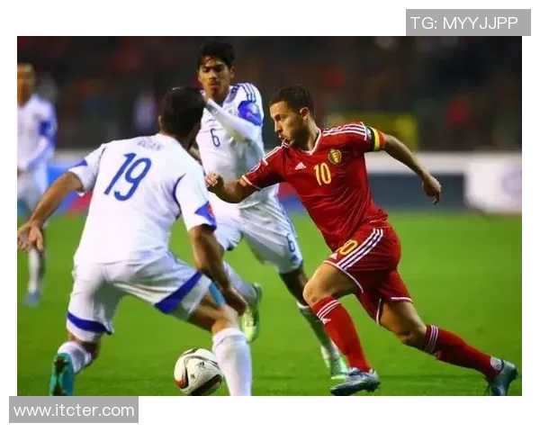 温网现场足球明星齐聚一堂展现运动魅力与激情对决 温网现场足球明星齐聚一堂展现运动魅力与激情对决