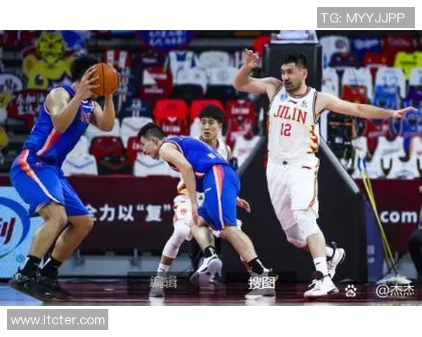 成都篮球队以62分领跑世界杯积分榜展现强劲实力